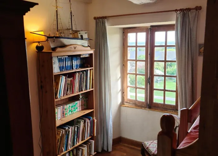 فيلة Prieure Saint Leonard, Xieme Siecle, Baie Du Mont Saint Michel Vains