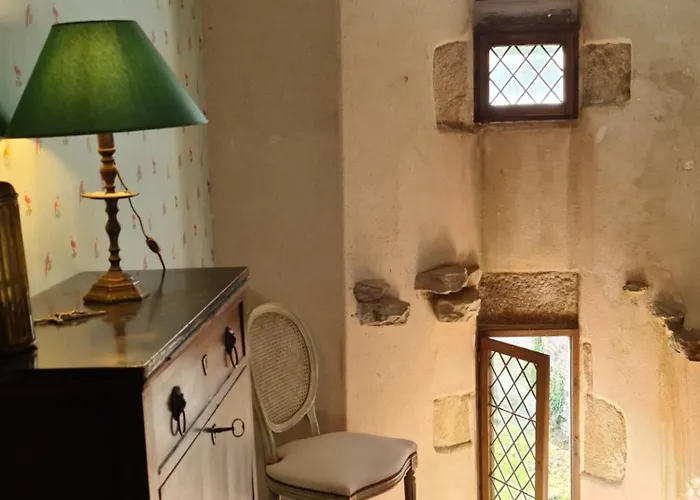 Prieure Saint Leonard, Xieme Siecle, Baie Du Mont Saint Michel Vains